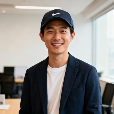 某电竞数据分析平台CEO王先生，30岁，年轻创业者形象，戴棒球帽，充满活力